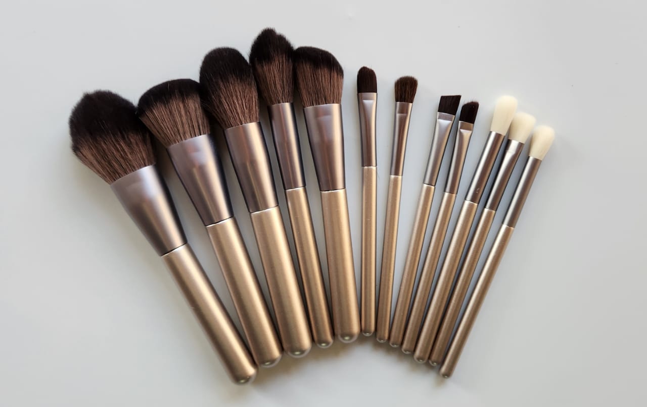 Makeup Brush Set 12 Pcs - Miss Smoo - High Grade Product Cosmetic Brushes Makeup Tool
